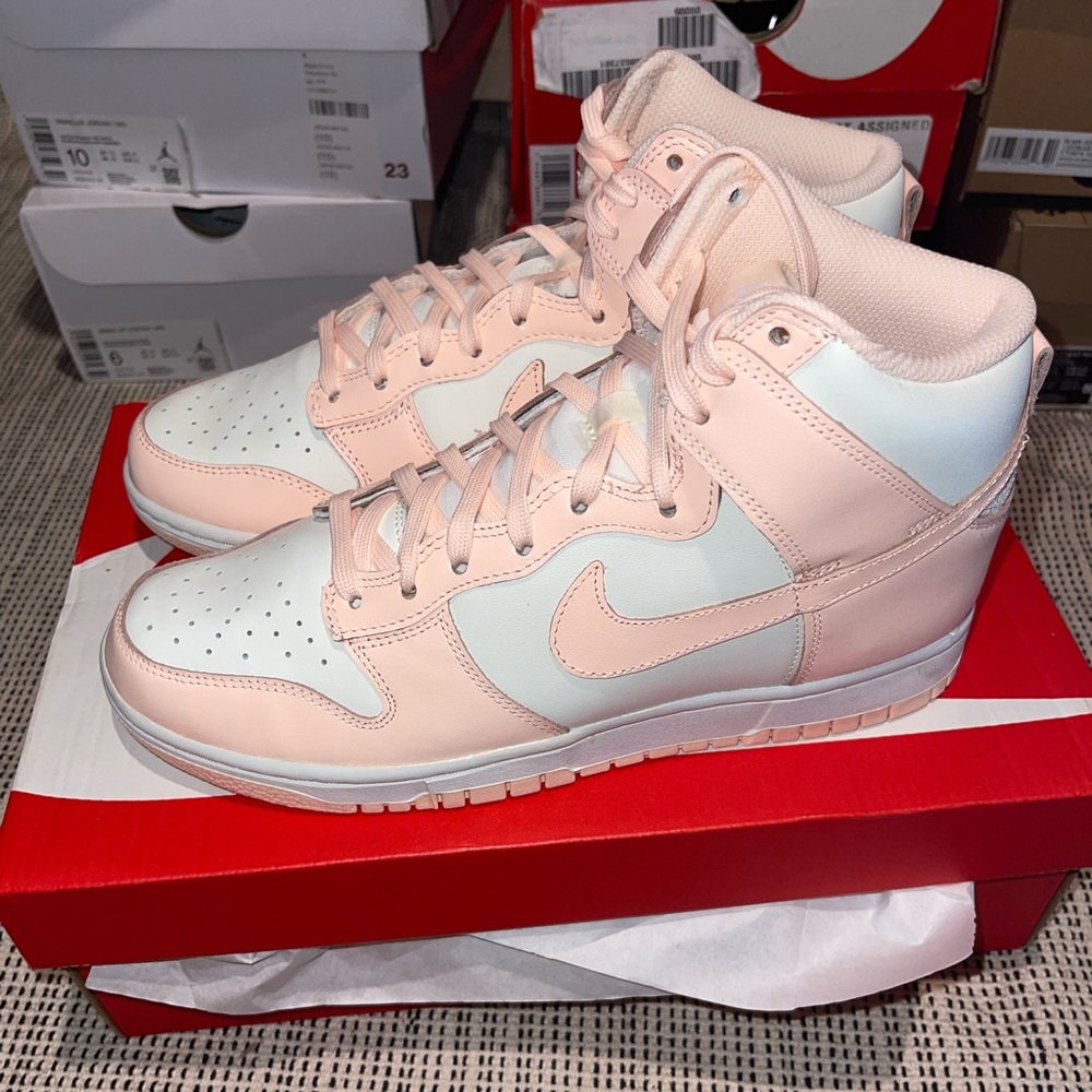 Brand New Womens  Nike Dunk High Crimson Tint Sizs 9 DS